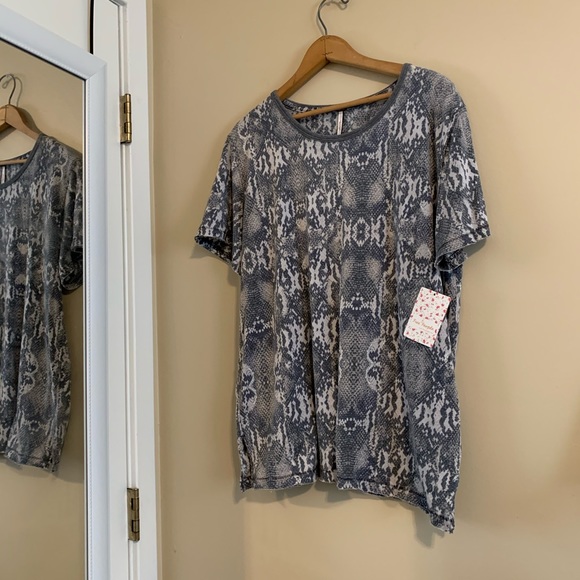 Brand new with tags free people top - Picture 2 of 6